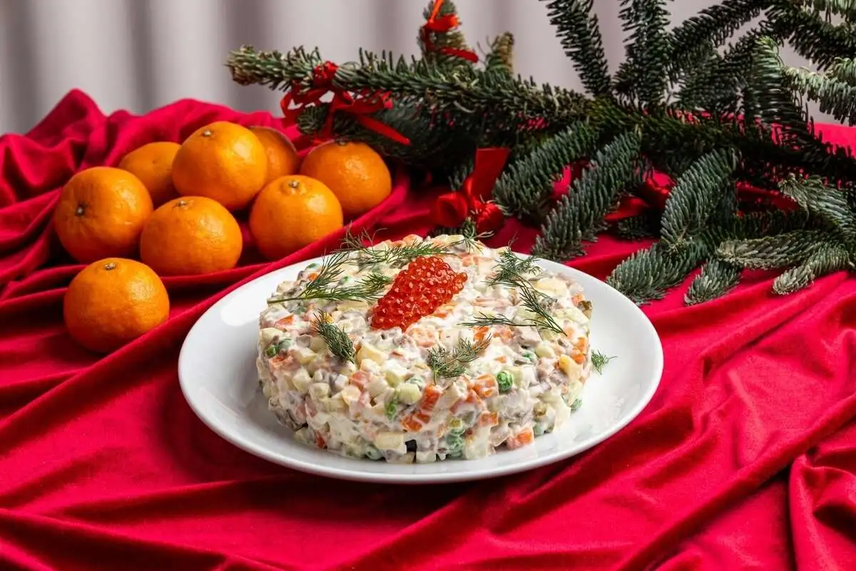 Оливье с языком и красной икрой