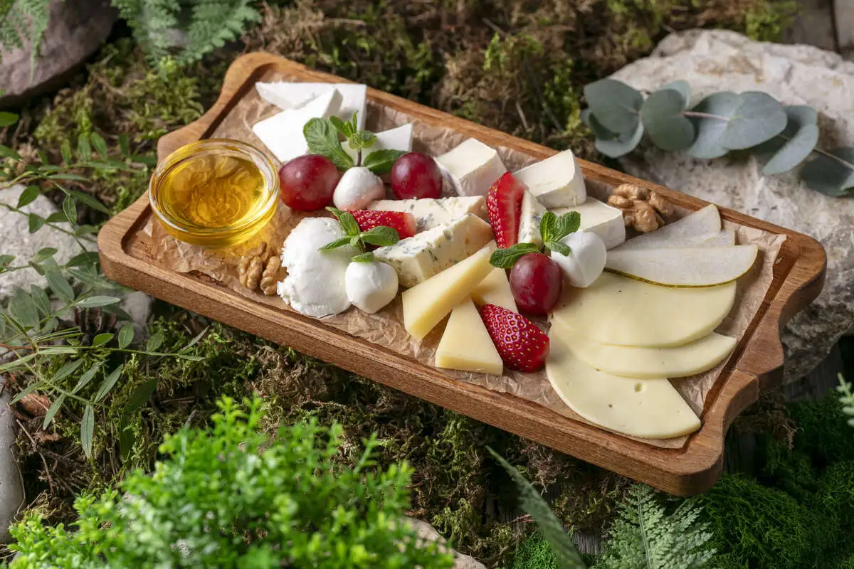 Сырное ассорти (200/20 гр)