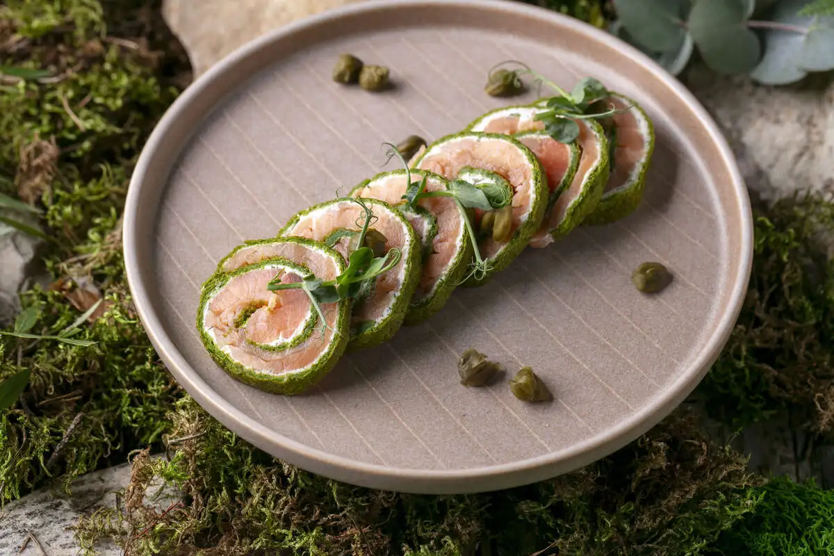 Закуска из слабосоленой семги и шпината (125 гр)