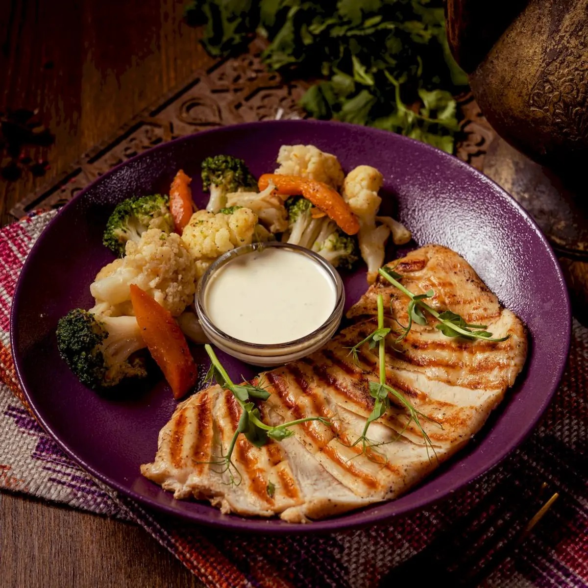 Филе куриной грудки на гриле с овощами соте (300 гр)