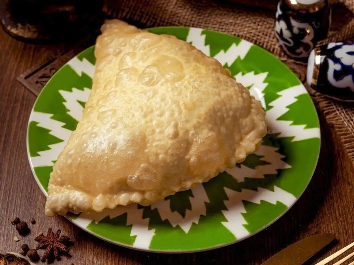 Чебурек с помидорами и сыром (130 гр)