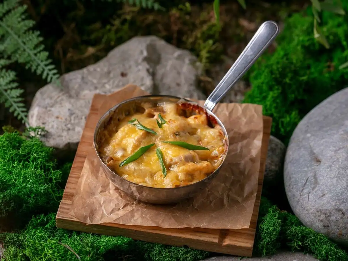 Жульен с курицей и грибами (120 гр)