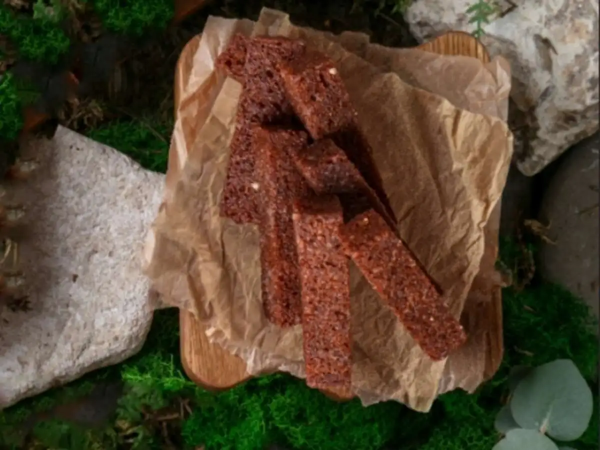 Чесночные гренки с соусом Блю чиз (140/40 гр)