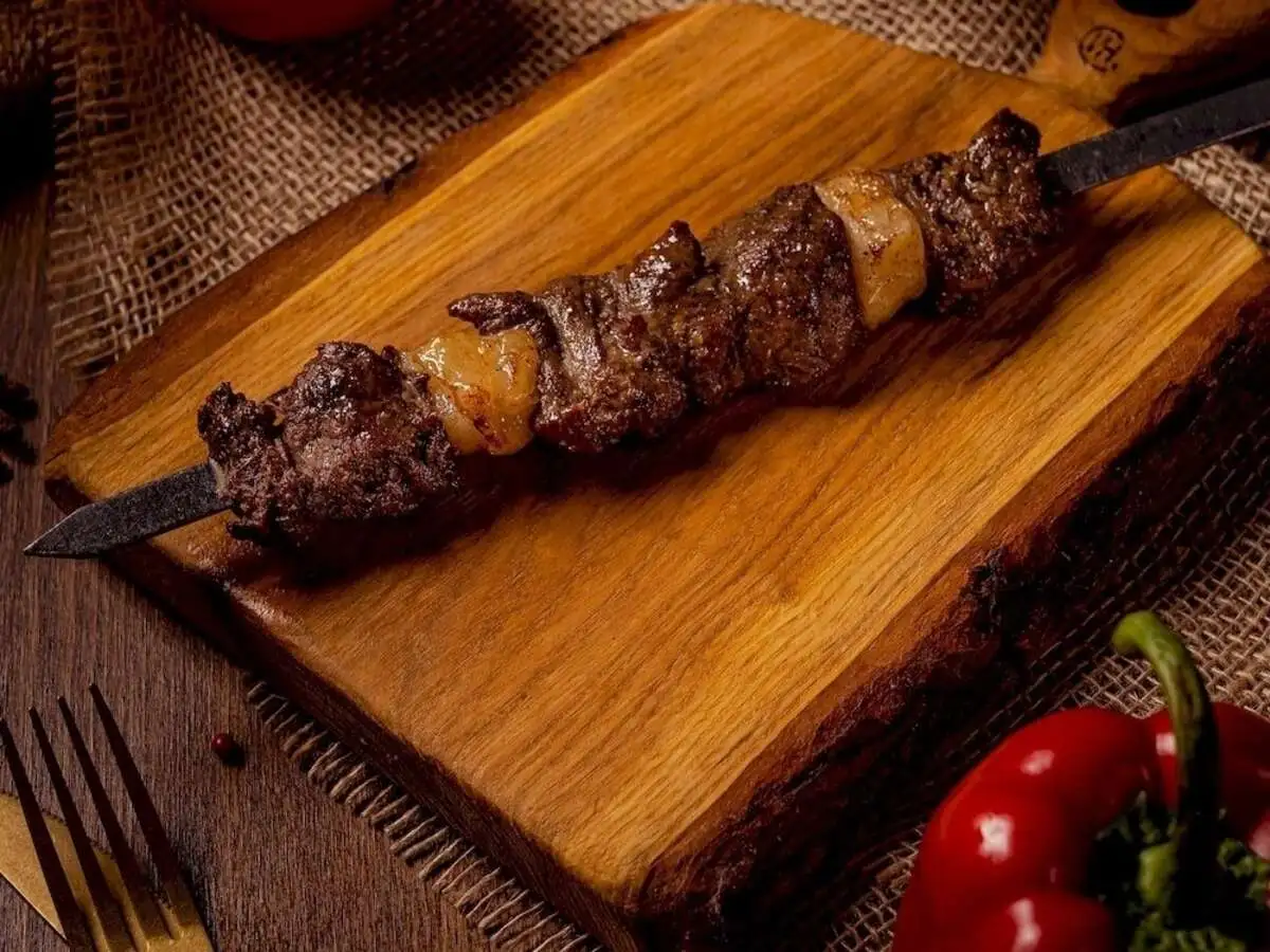 Шашлык из ягненка (80/20/10 гр)