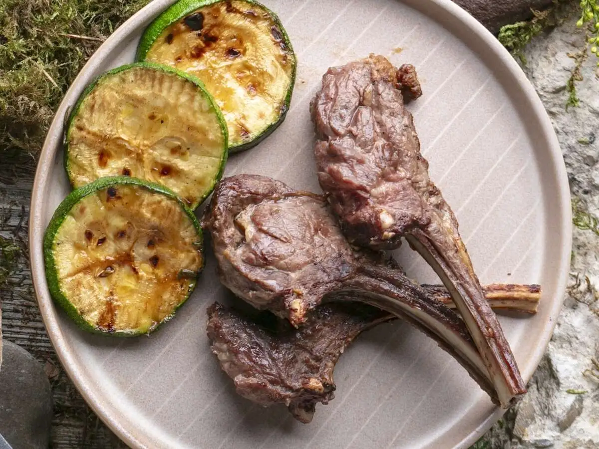 Каре ягненка с цуккини (100 гр)