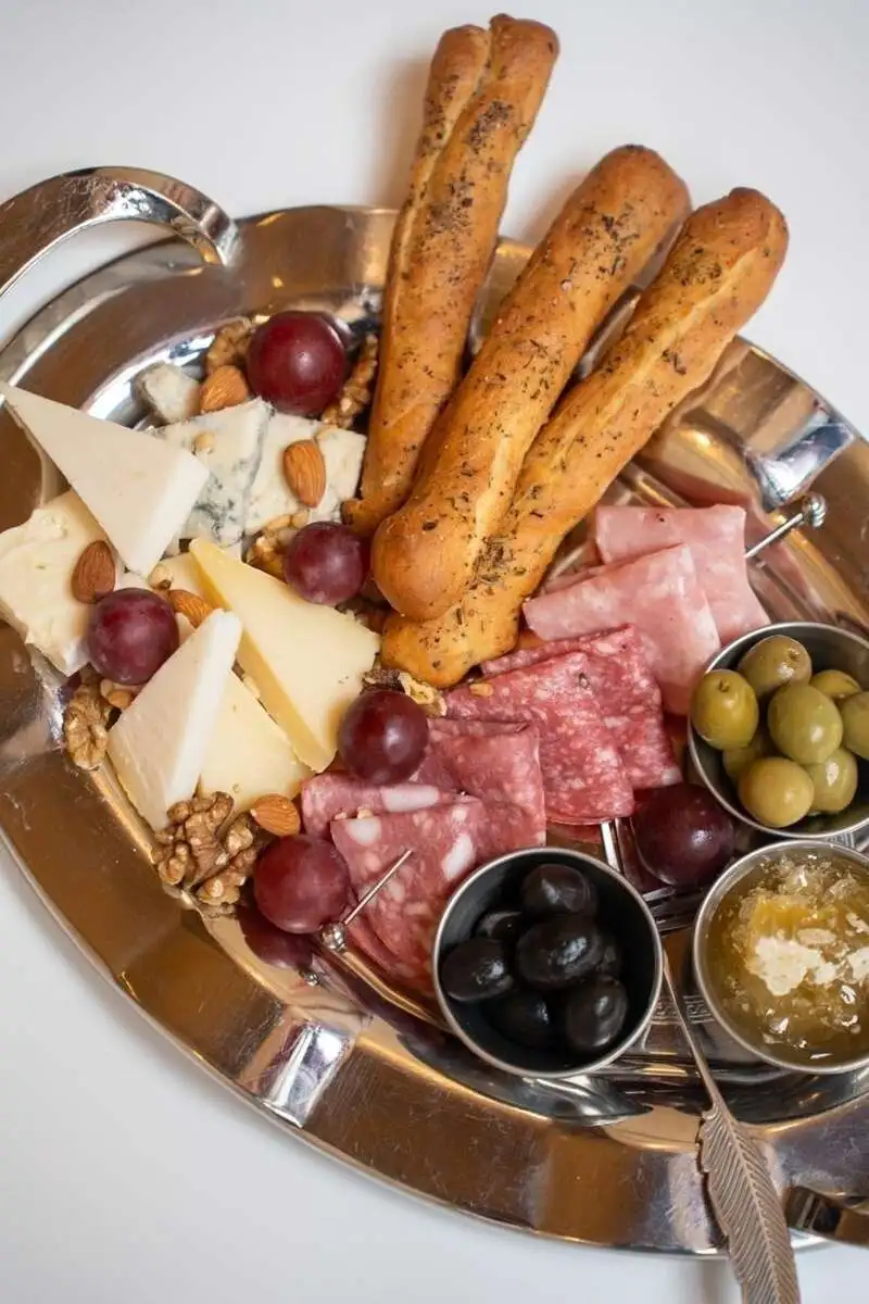 Поднос Итальянских закусок