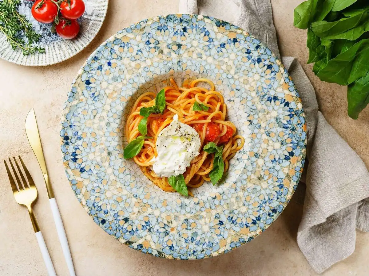 Паста Аль Помодоро с бураттой
