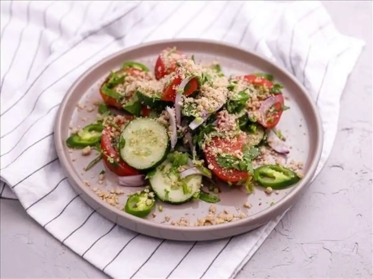 Овощной салат по-грузински с орехами