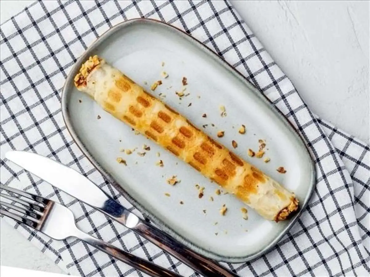 Вафельная трубочка с вареной сгущенкой