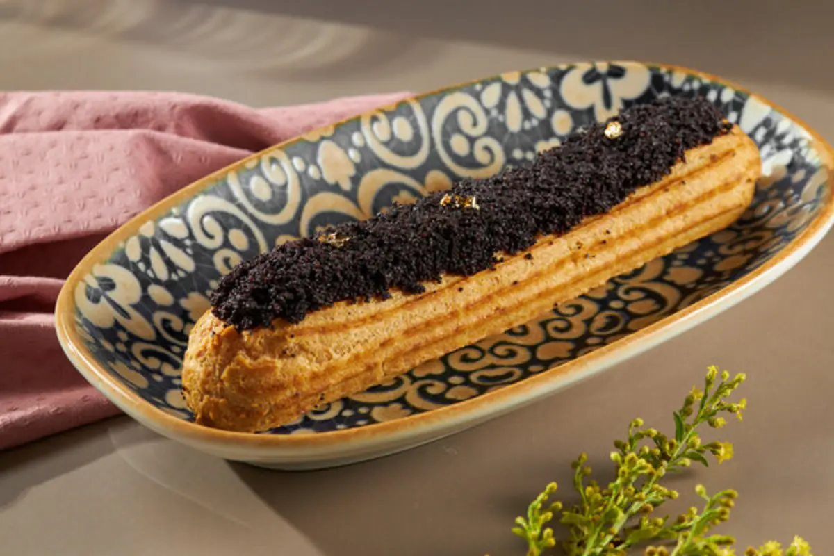 Эклер с маком 