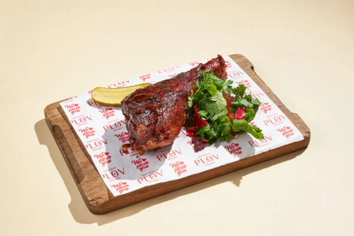 Запеченная голень индейки барбекю 