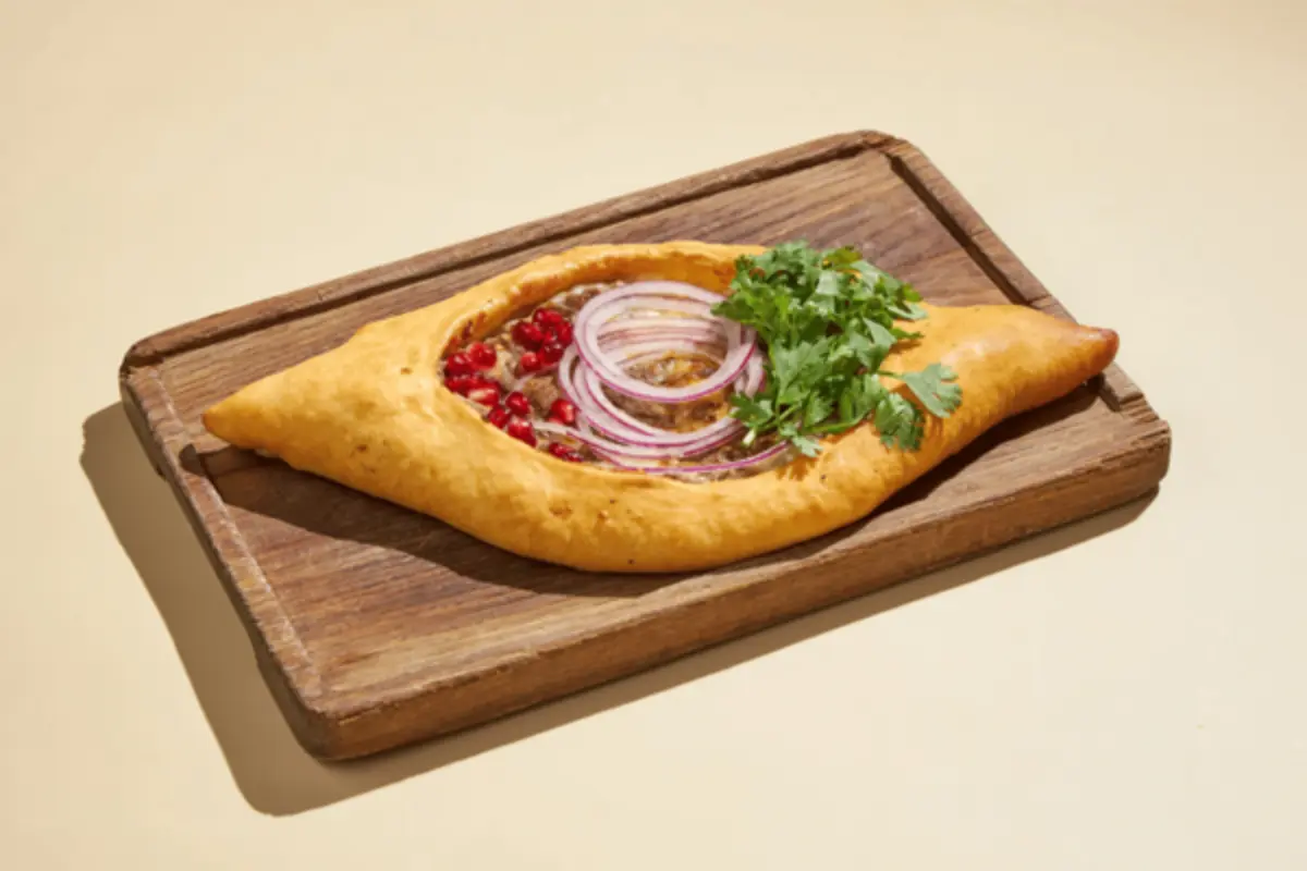 Хачапури по-турецки с говядиной 