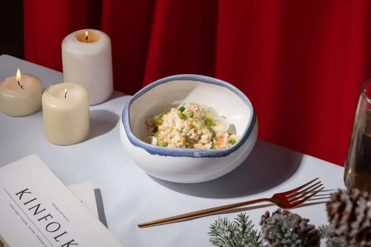 Оливье с копченой грудкой и соусом айоли