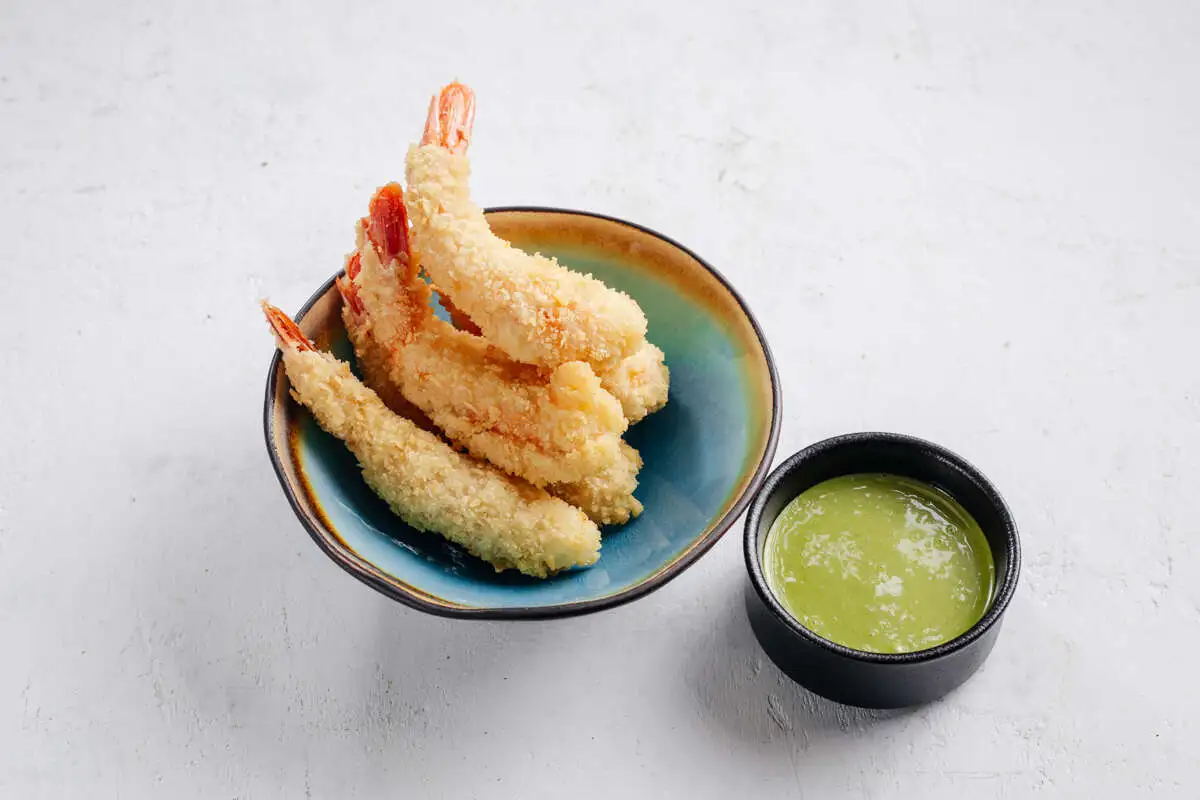 Креветки в темпуре с соусом васаби