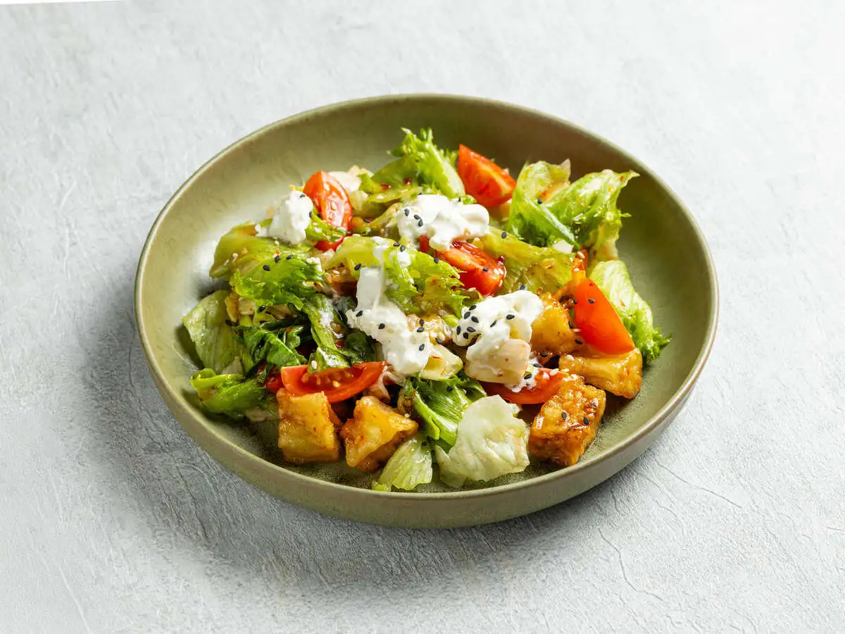  Салат с баклажанами и страчателлой 