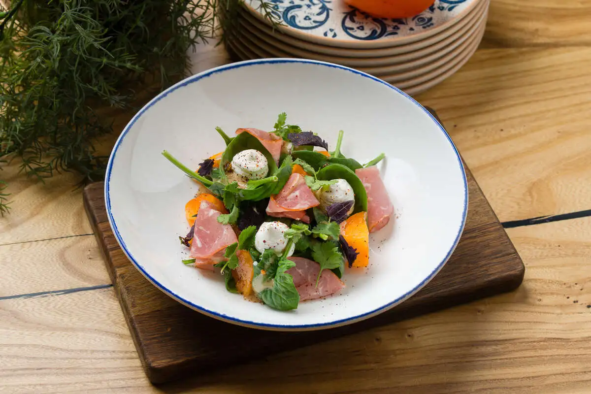 Салат с хурмой 150гр 