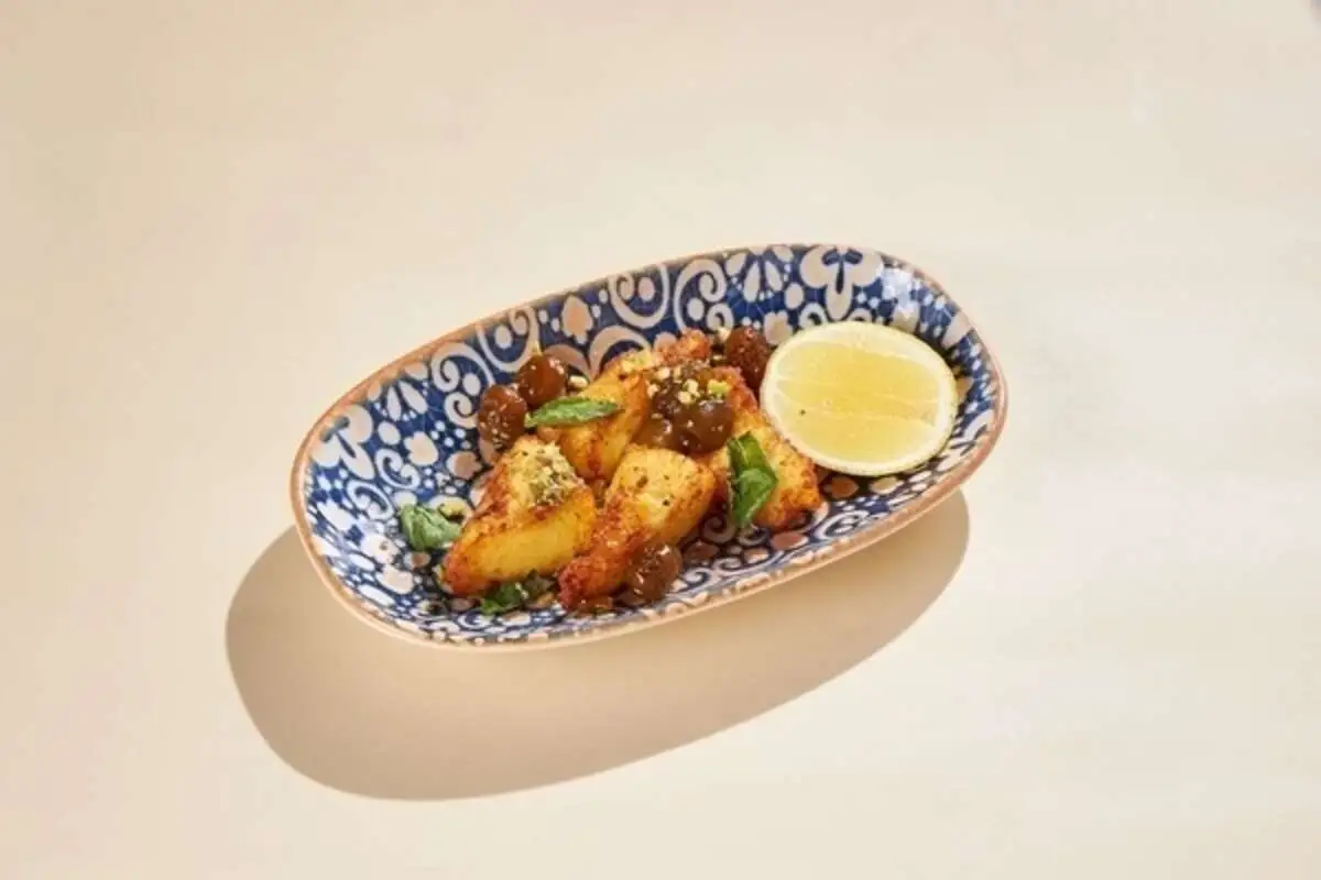 Жареный Халуми с вареньем из оливок