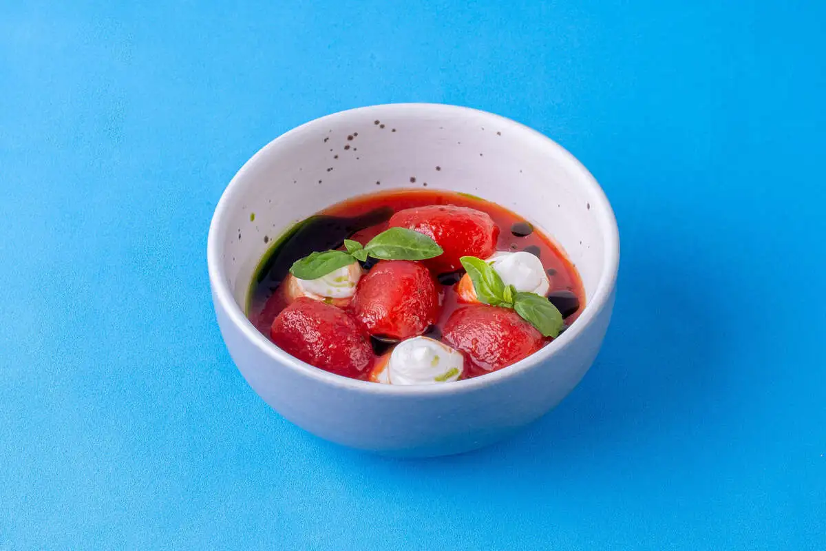 Томаты маринованные и кремчиз