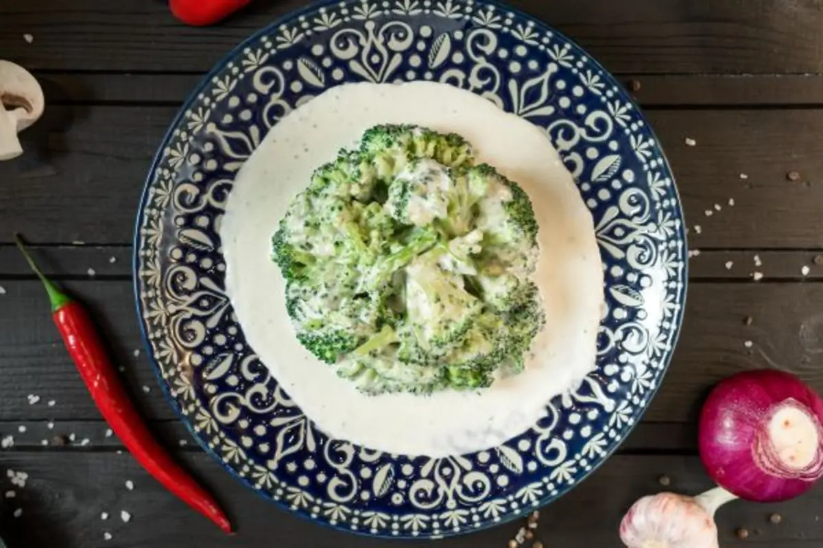 Брокколи в сливочном соусе *