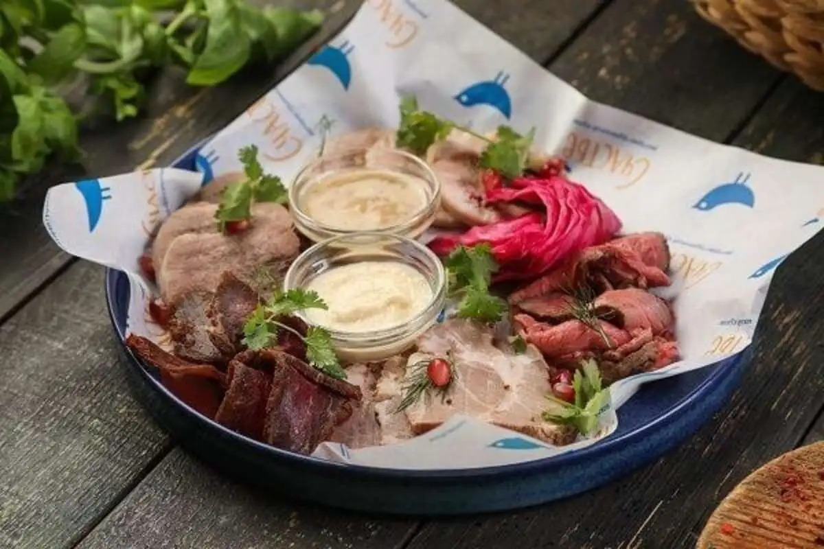 Мясная тарелка