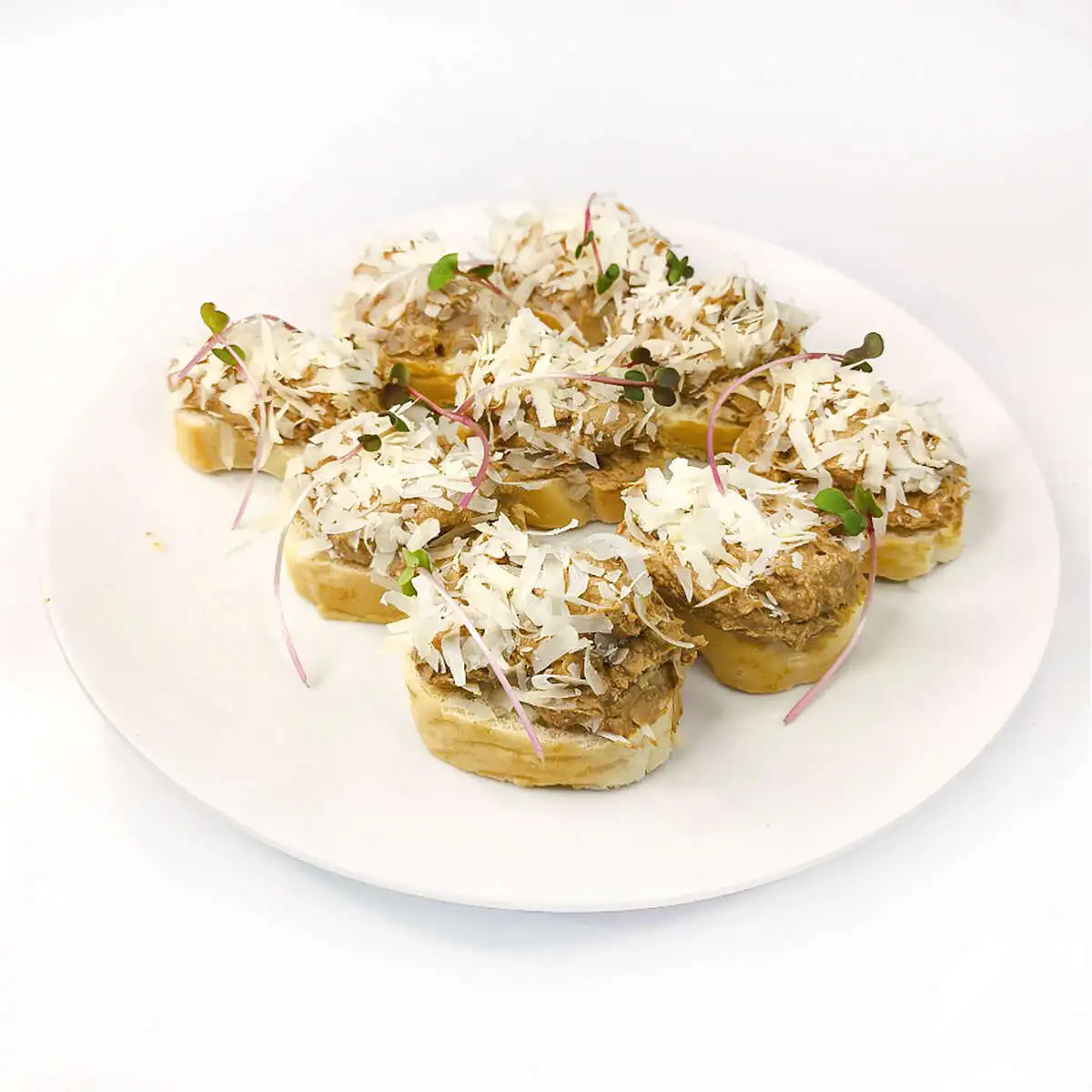 Кростини с паштетом из куриной печени со сливками и сыром "Пармезан" 