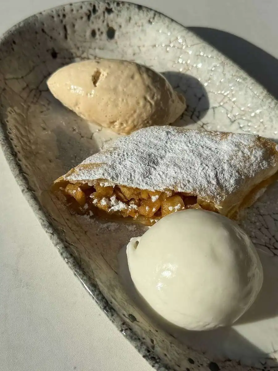 БО Яблочный штрудель с ванильным мороженым 110 гр