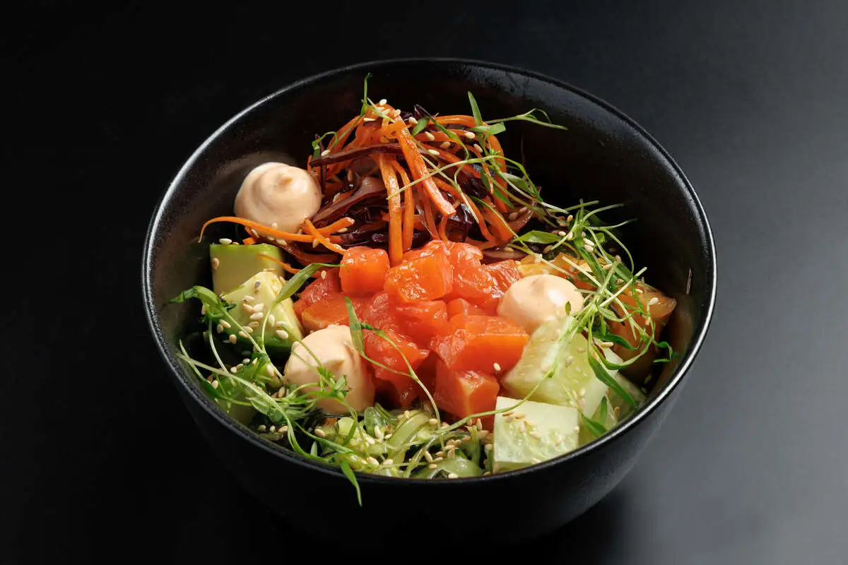 Поке с форелью