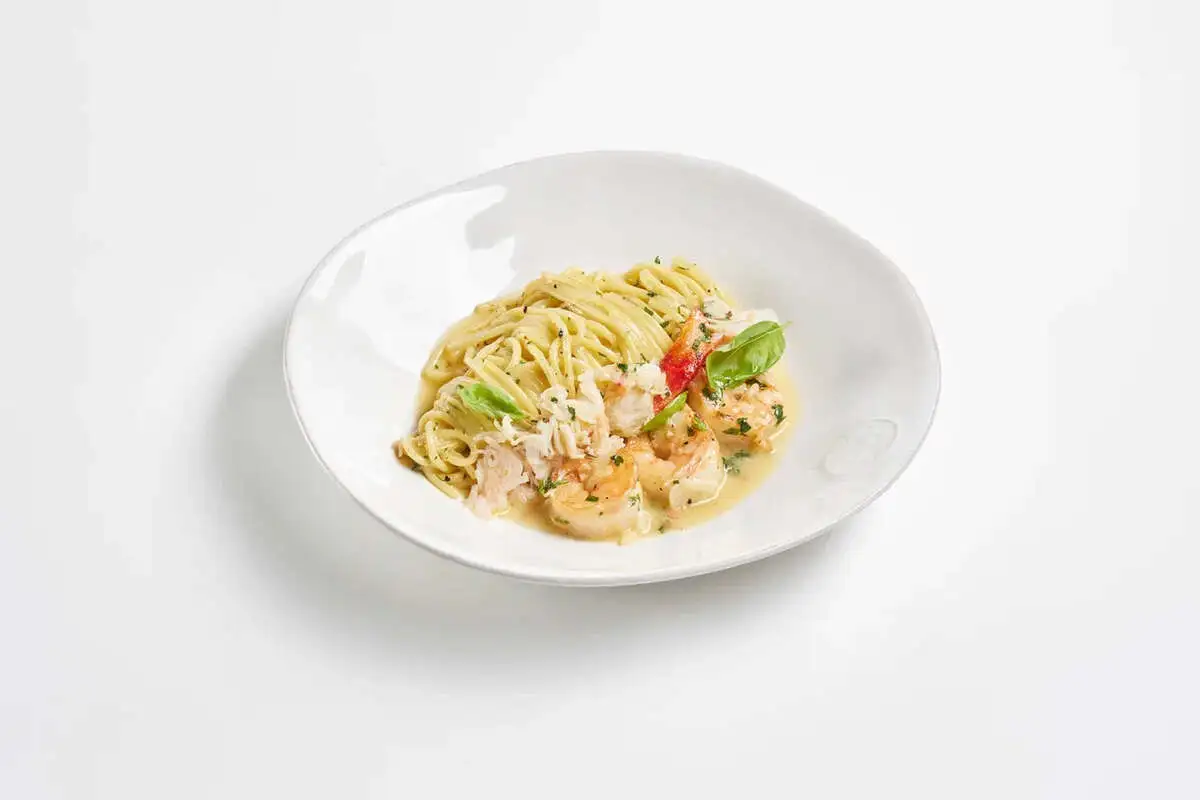 Спагетти с камчатским крабом и креветками