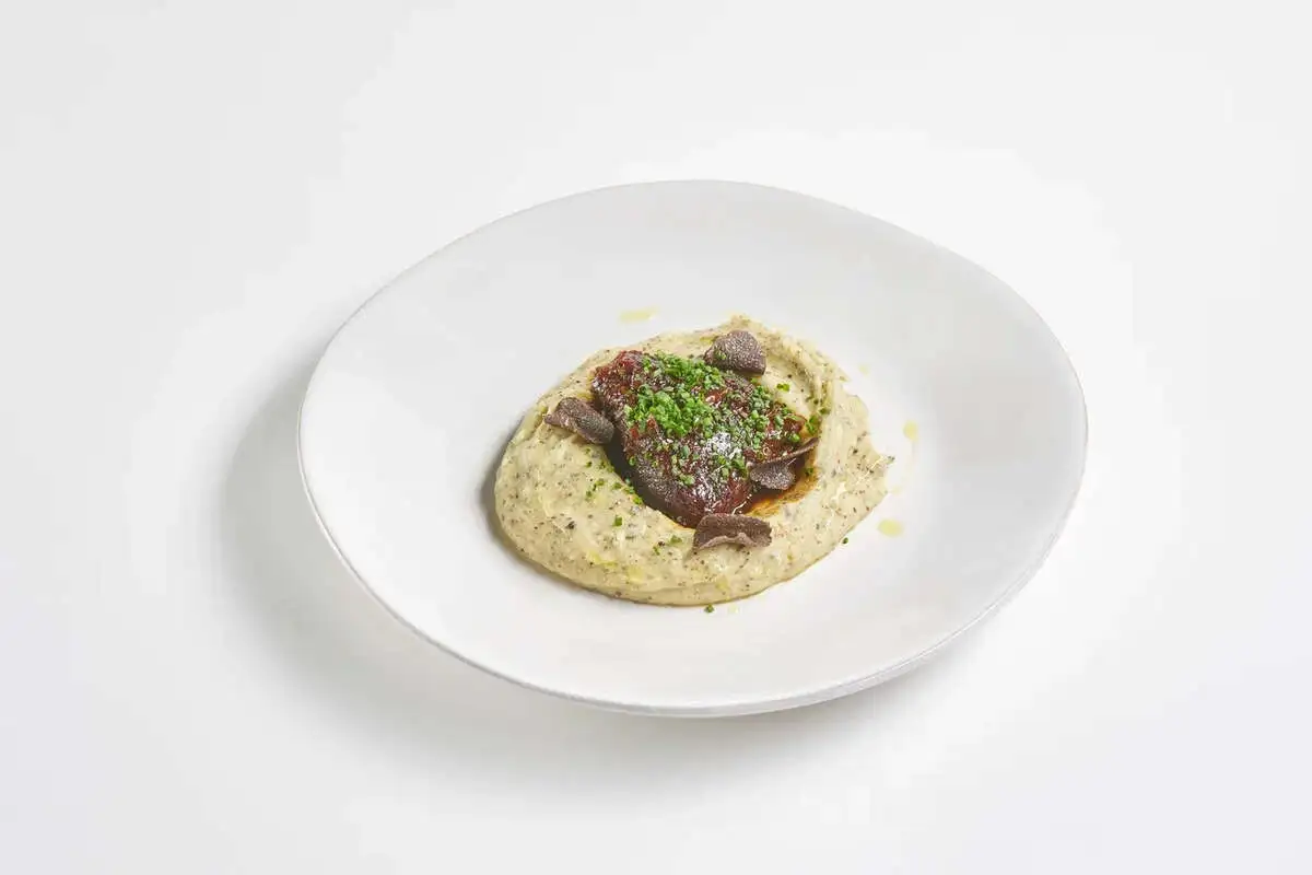 Телячье щеки с трюфельным пюре