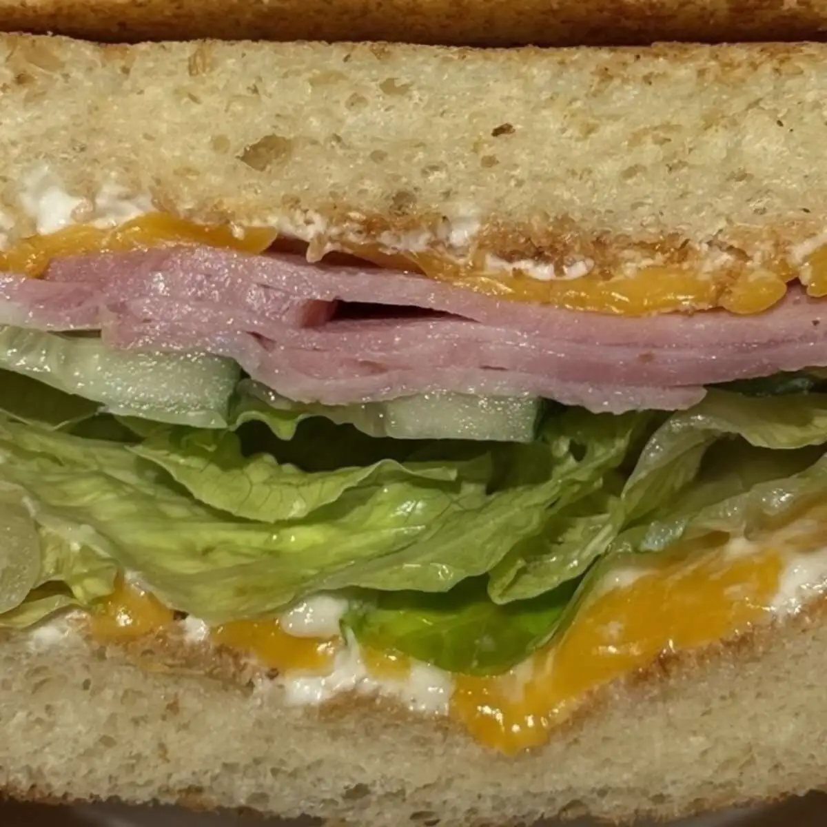 Сэндвич с ветчиной и сыром