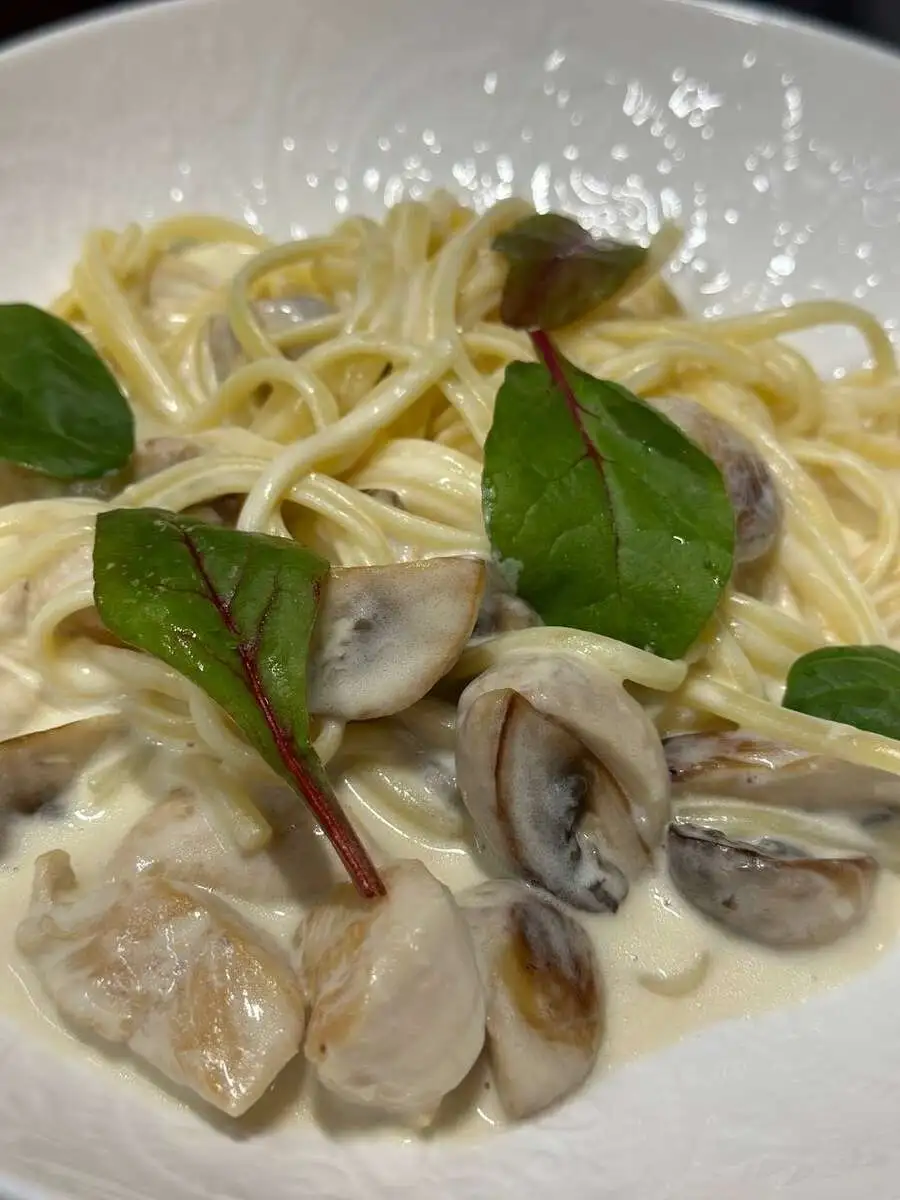 Сливочные спагетти с цыпленком и шампиньонами