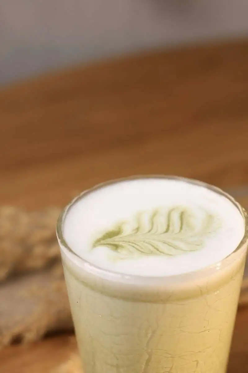 матча латте на альтернативном молоке
