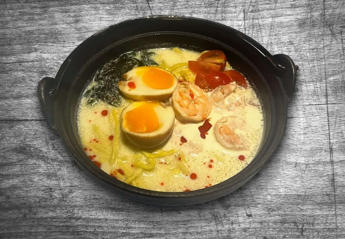 Сливочный рамен с креветками