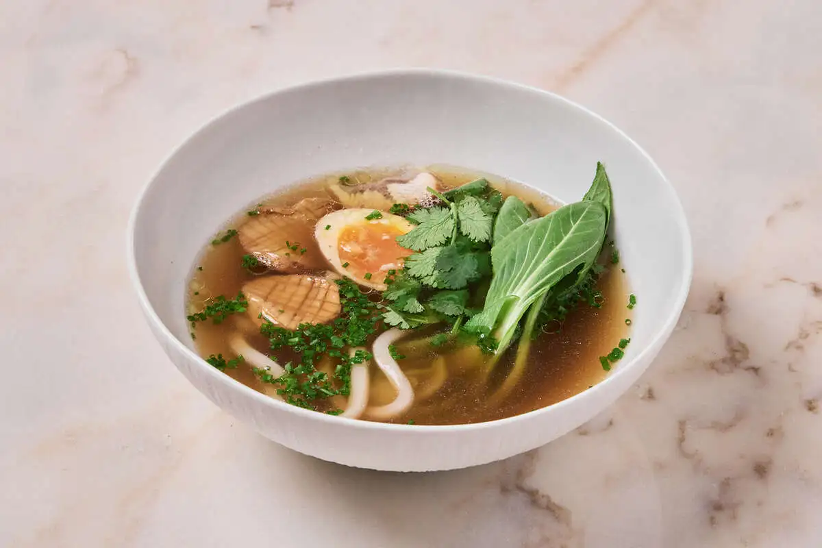 Рамен с угрем, лапшой удон и яйцом