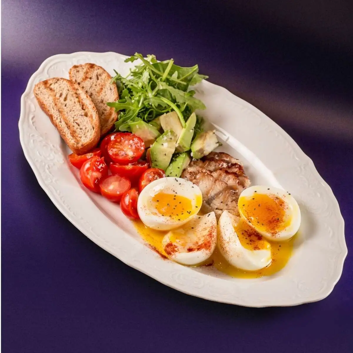 Роял завтрак с угрём и авокадо