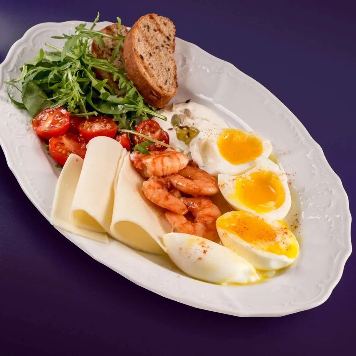 Роял завтрак с креветками и сыром