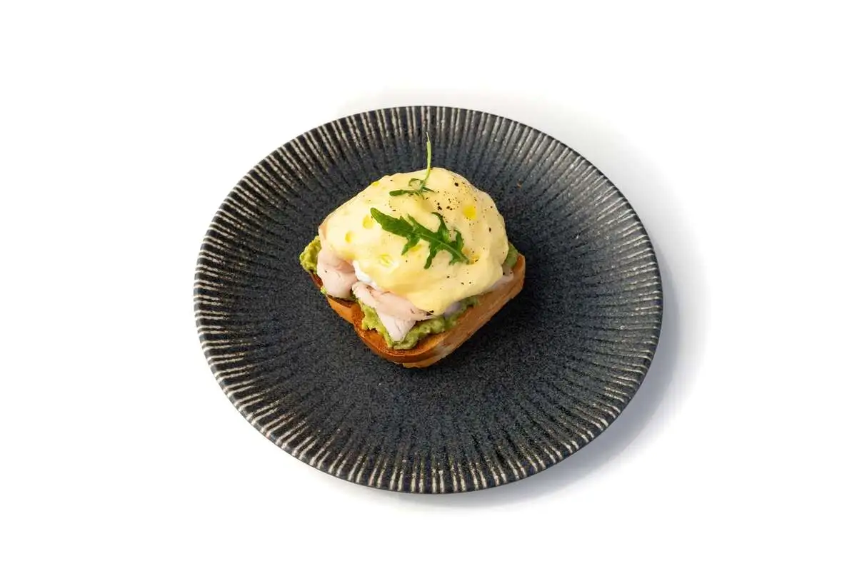 Яйца Бенедикт с индейкой