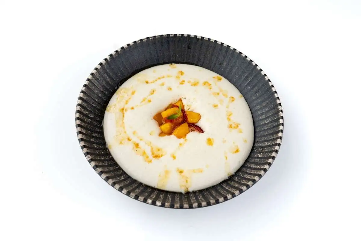Мусс из манной каши с карамелизованными персиками