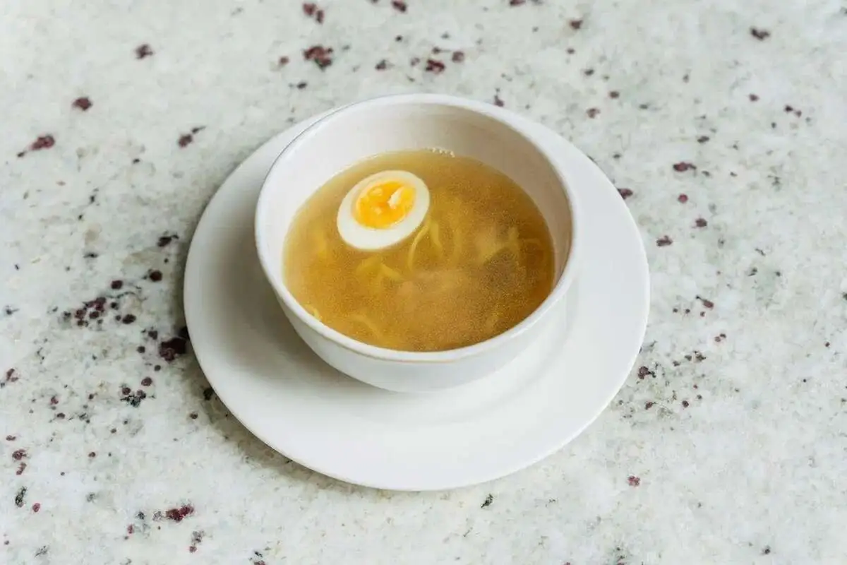 Куриный бульон с лапшой 