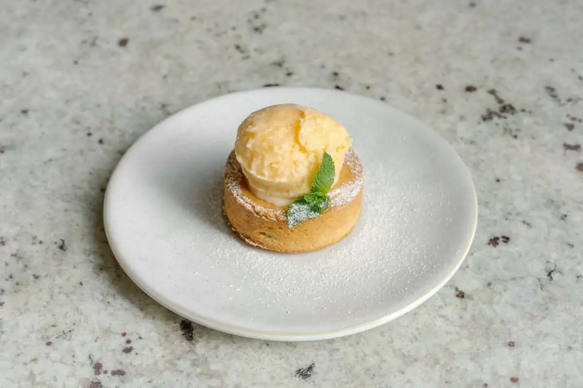 Черничный пирог с мороженым 