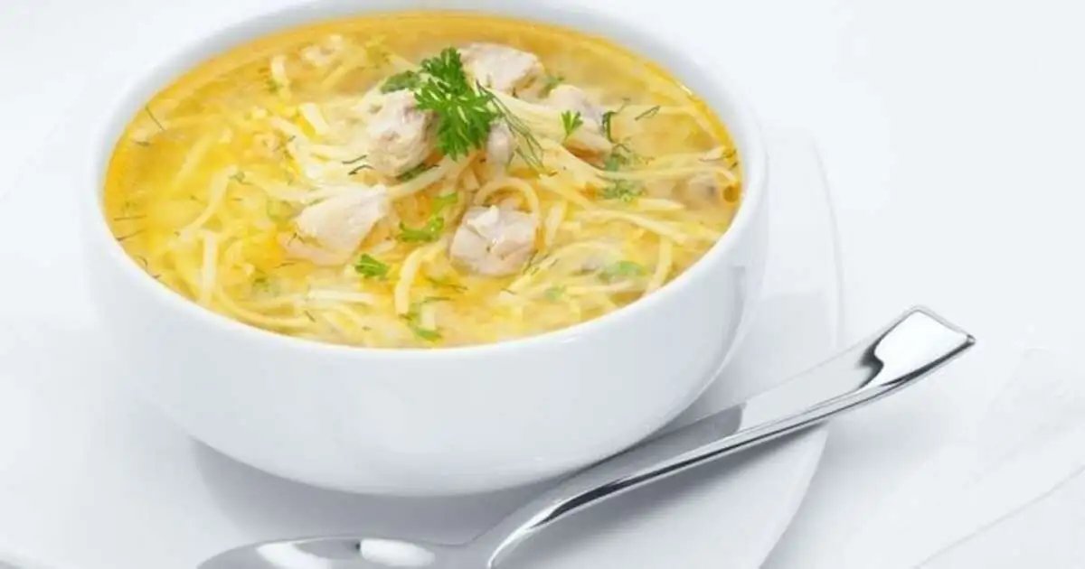 Куриный суп с жареной вермишелью