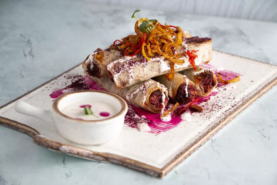 MOUSAKKAN CHICKEN ROLL