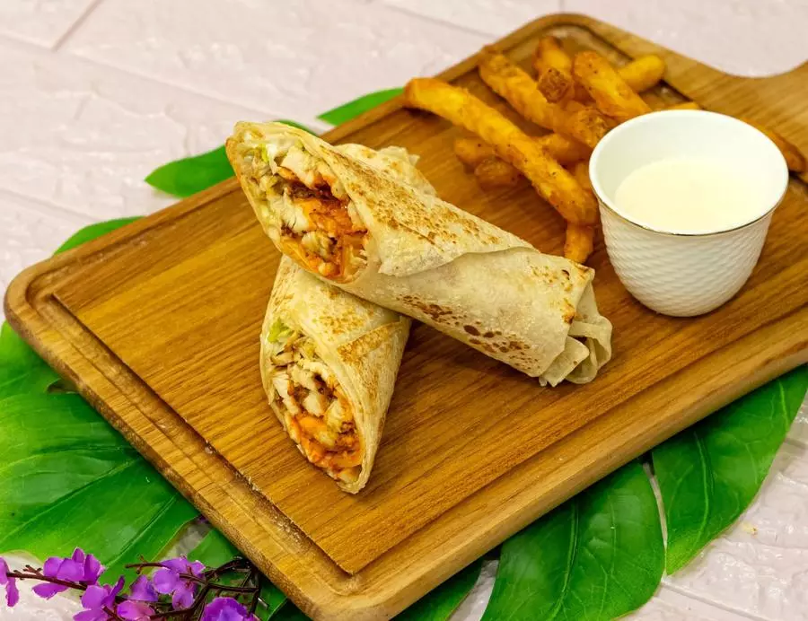 CHICKEN SHAWARMA WRAP