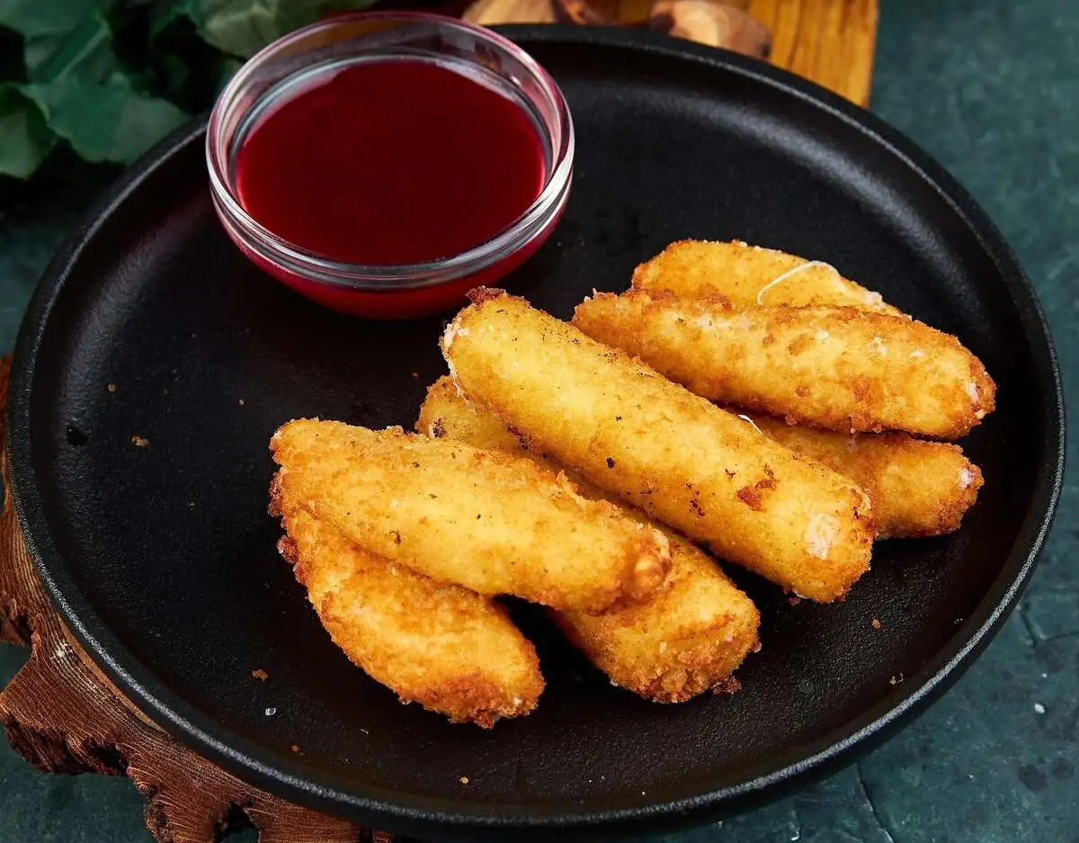 Сырные палочки из моцареллы