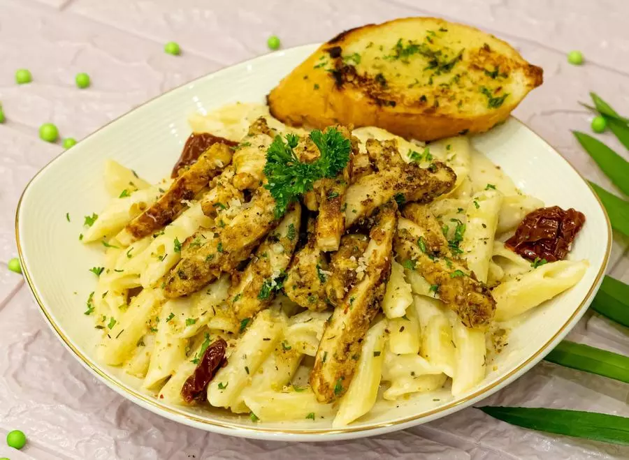 PENNE ALFREDO WITH GRILLED CHICKEN