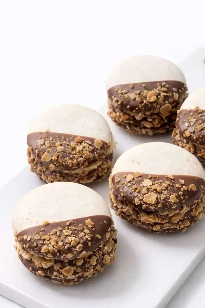 Макаронс кофейный с пралине