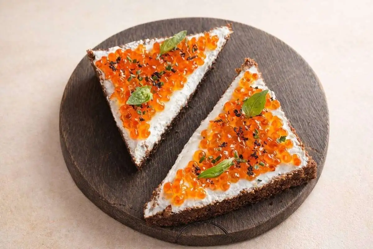 Бутерброд с икрой