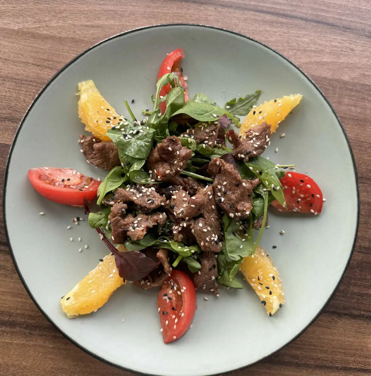 салат ТЁПЛЫЙ С ТЕЛЯТИНОЙ В ТАЙСКОМ СОУСЕ 