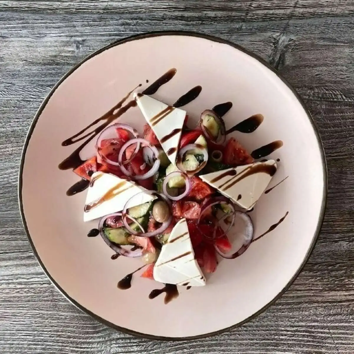 салат ГРЕЧЕСКИЙ С БРЫНЗОЙ (зал2)