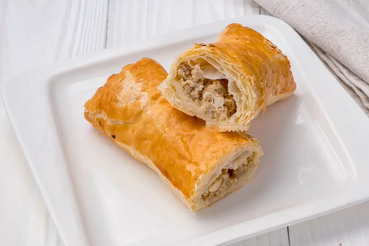 Слойка с мясом, сыром